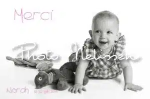 Bébé fille à "quatre pattes" lors d'une séance de shooting photo réalisée à Visé - Province de Liège